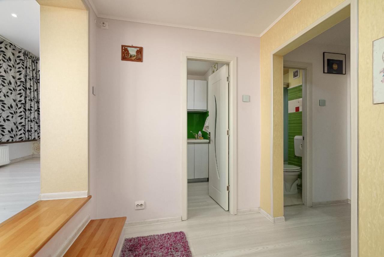 Stone Gate Apartment #1 Boekarest Buitenkant foto